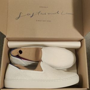 Rothys size 8 NIB white terry slip on sneakers